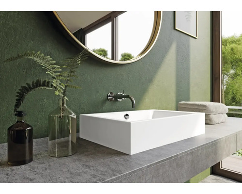 Modernes Badezimmer mit Aufsatzwaschbecken, Spiegel und Armatur