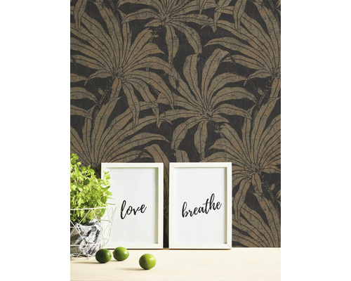 Fototapete mit Pflanzenmuster im Hintergrund, im Vordergrund Bilderrahmen mit Text