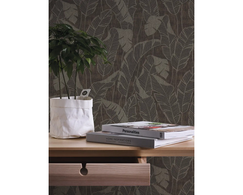 Dekorative Tapete mit Pflanzenmuster im Innenraum