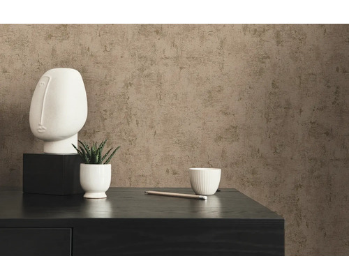 Dekorative Tapete mit abstrakter Textur an einer Wand