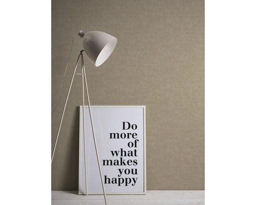 Stehlampe und ein gerahmtes Poster mit der Aufschrift: Tue mehr von dem, was dich glücklich macht.