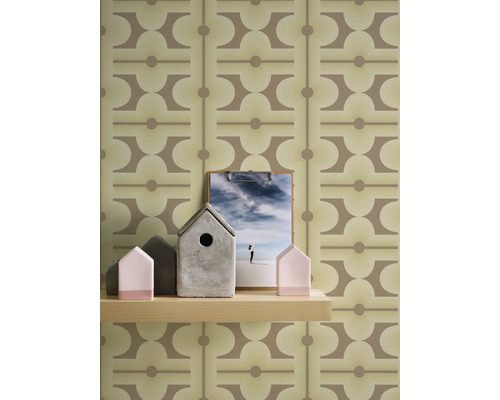 Tapete mit geometrischem Muster im Innenraum