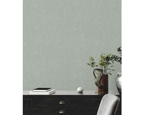 Nahaufnahme einer grauen Vliestapete mit unregelmäßiger Textur.