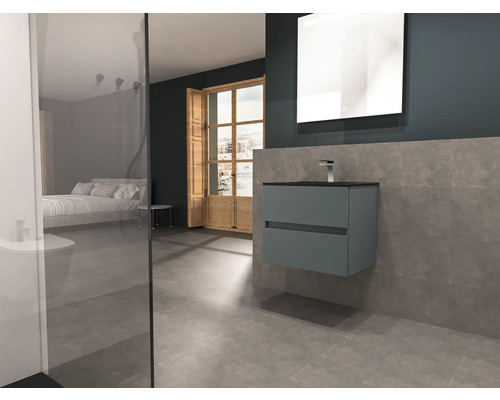 Modernes Badezimmer mit Waschbeckenunterschrank, Spiegel und offenem Schlafbereich