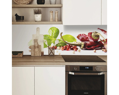 Küchenrückwand mit Chili- und Basilikum-Motiv