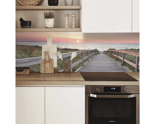 Küchenrückwand mit Strandmotiv in einer modernen Küche