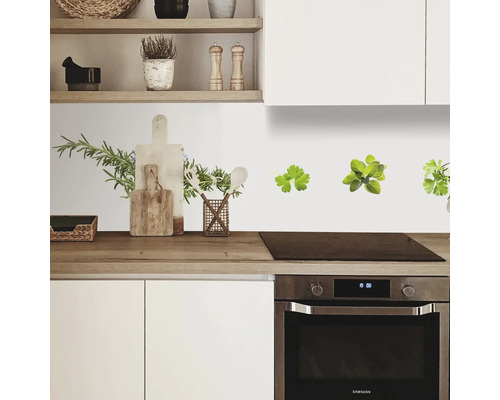 Küche mit Kräuterwandtattoo