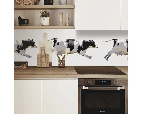 Küchenszene mit Küchenrückwand mit Kuhmotiven