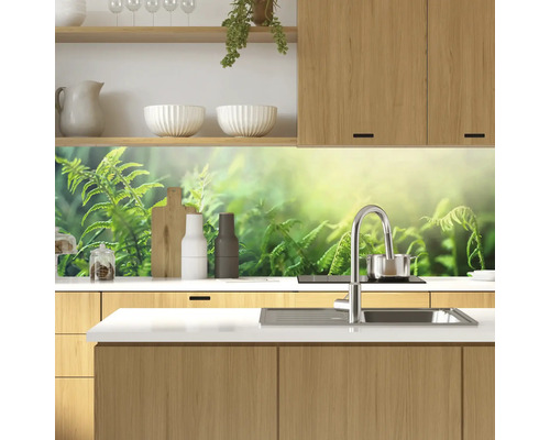 Küchenrückwand mit Pflanzenmotiv in einer modernen Küche