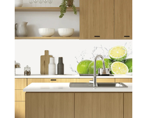 Küchenrückwand mit Limettenmotiv in einer modernen Küche
