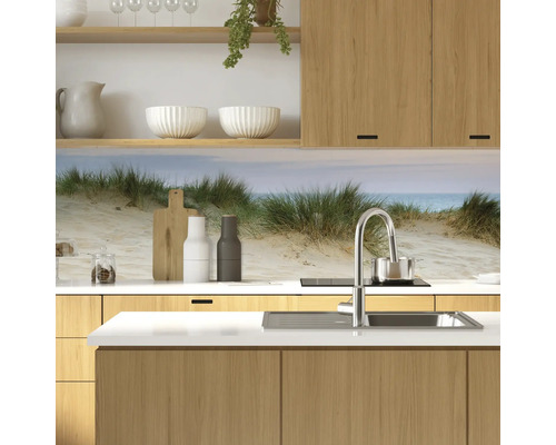 Küchenzeile mit Sanddünen Motiv-Spritzschutz hinter der Arbeitsplatte