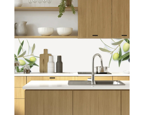 Küchenspiegel mit Olivenzweig-Motiv in einer modernen Küche