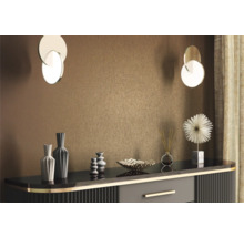 Modernes Wohnzimmer mit Sideboard, Dekoration und Beleuchtung
