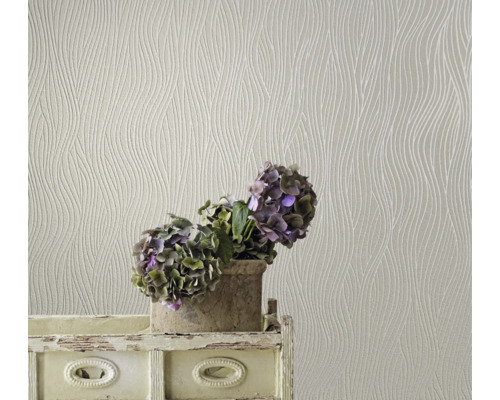 Tapete mit gewelltem Muster und Pflanzendekoration