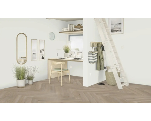 Helles Zimmer mit Schreibtisch, Leiter und Dekoration