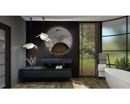 Badezimmer mit Doppelwaschbecken, Spiegel, Deckenleuchten, Badewanne und Handtuchhalter