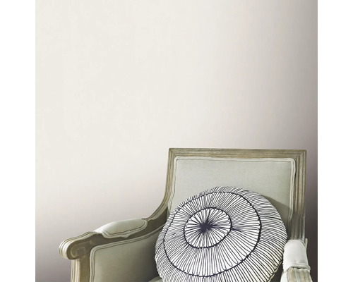 Sessel mit rundem Zierkissen