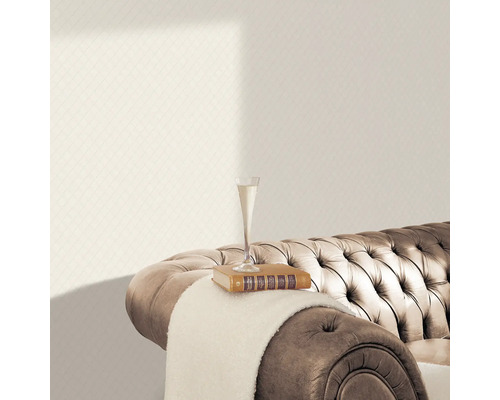 Beige Rautenmuster Tapete mit Sofa, Buch und Sektglas