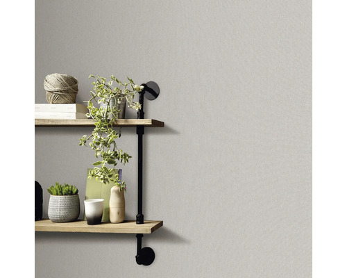 Dekorative Regalkonstruktion an der Wand