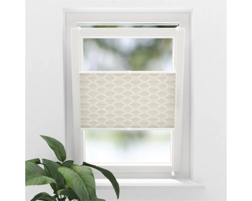 Fenster mit beigem Faltrollo und geometrischem Muster
