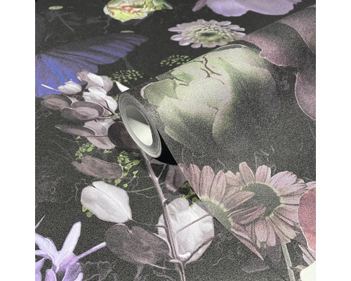 Tapetenrolle mit Blumen und Schmetterlingen