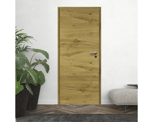 Zimmertür aus Holz mit Türgriff