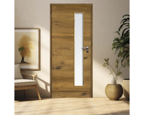 Holztür mit Glaseinsatz in einem hellen Raum