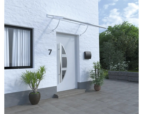 Hausfassade mit Haustür, Briefkasten und Vordach