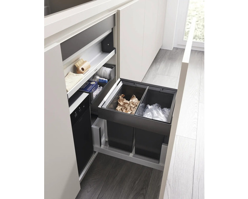 Abfalltrennsystem mit zwei Behältern in Küchenschrank