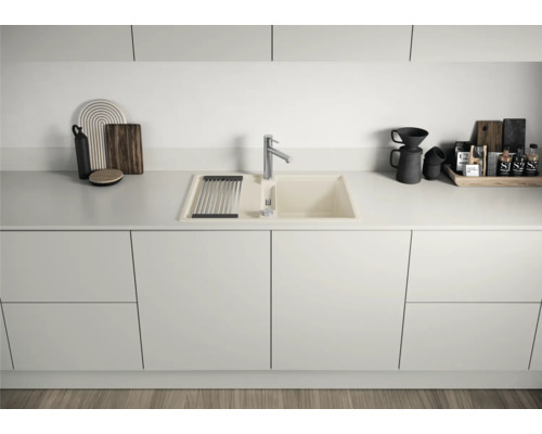 Einbauküche mit Spüle und Abtropfgestell