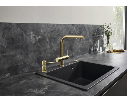 Küchenspüle mit Wasserhahn und Seifenspender