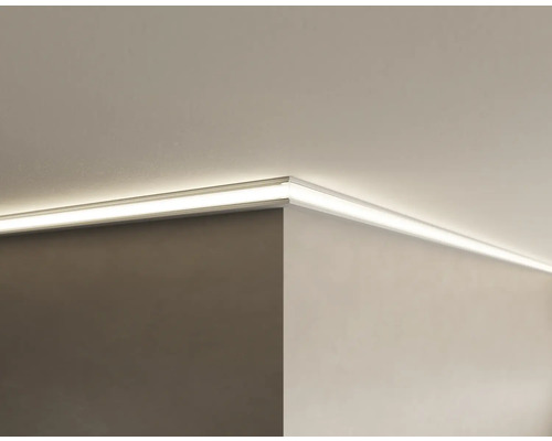 Eckansicht einer Decke mit LED-Zierleistenbeleuchtung