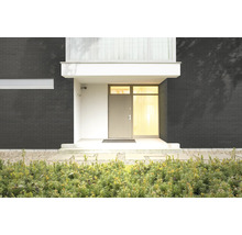 Fassade eines Hauses mit dunklen Verblendsteinen und Eingangsbereich