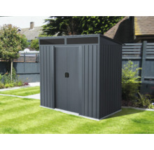 Gartenschuppen aus Metall auf Rasenfläche