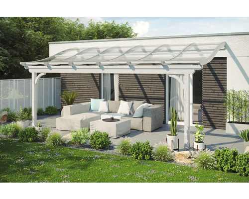 Terrassenüberdachung SKAN HOLZ Verona 648x339 cm weiß Überdachte Terrasse mit Lounge-Möbeln und Bepflanzung im Garten
