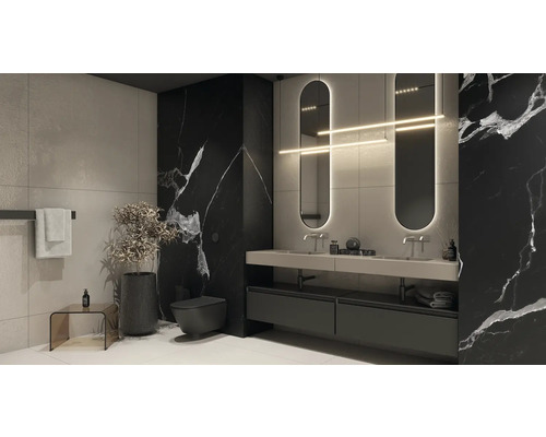 Modernes Badezimmer mit Waschtisch, Spiegeln, Toilette und Dekoration