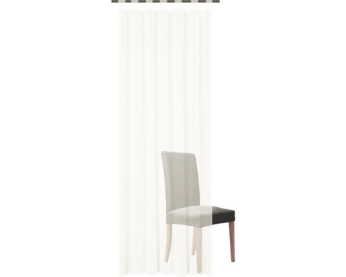 Gardine vor einem Stuhl