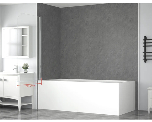 Badezimmer mit Badewanne, Badewannenaufsatz, Waschbeckenunterschrank und Heizkörper