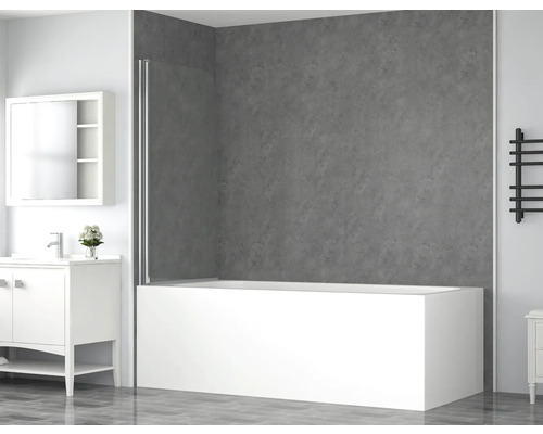 Badezimmer mit Badewanne, Duschwand, Waschtisch und grauem Wandpaneel