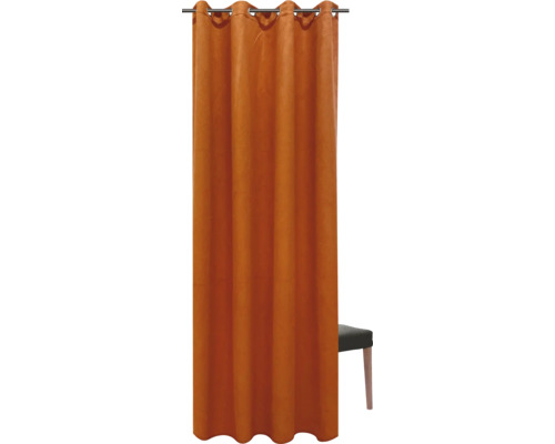 Blick auf einen Vorhang mit Ösenaufhängung an einer Gardinenstange