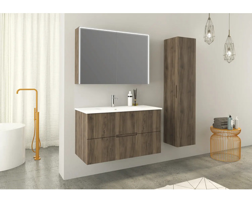 Modernes Badezimmer-Set mit Waschbeckenunterschrank, Spiegelschrank mit Beleuchtung und Hochschrank in Holzoptik