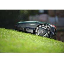 Robomow Logo Rasenmähroboter auf Rasen