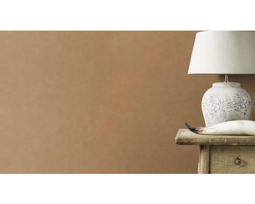 Dekorative Tischleuchte auf einem Nachttisch