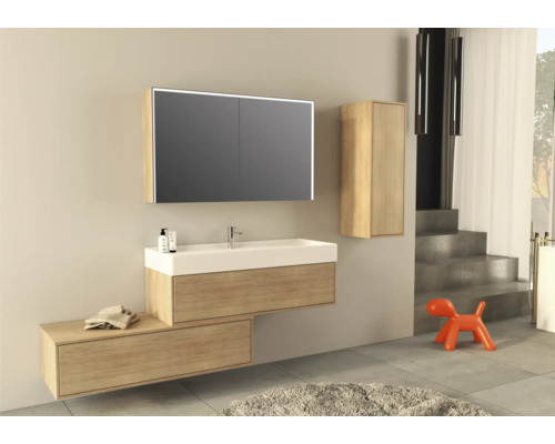 Modernes Badezimmer mit Waschtisch, Spiegelschrank und Hochschrank in Holzoptik