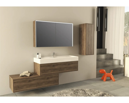 Modernes Badezimmer mit Waschtisch, Spiegelschrank, Hängeschrank und Ablageelement in Holzoptik