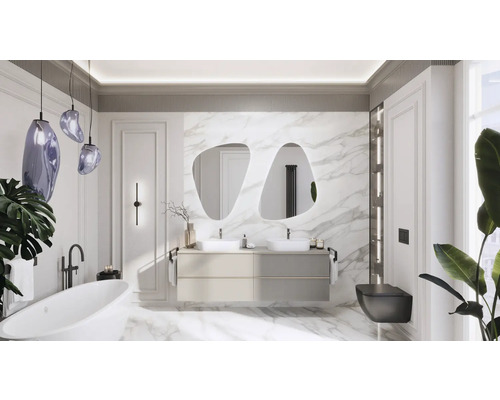 Modernes Badezimmer mit Badewanne, Waschtisch, Spiegeln und Toilette