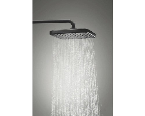 Quadratischer Duschkopf mit fließendem Wasser