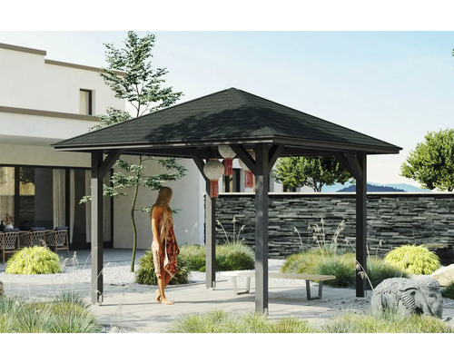Pavillon SKAN HOLZ Cannes Gr. 1 374 x 374 cm schiefergrau Pavillon im Garten mit Frau und dekorativen Elementen