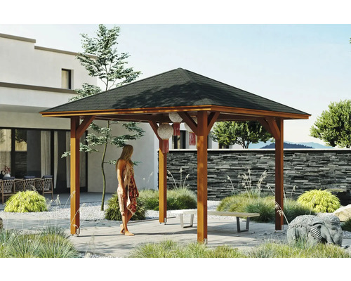 Pavillon SKAN HOLZ Cannes Gr. 1 374 x 374 cm nußbaum Holzpavillon mit Frau in einem Garten