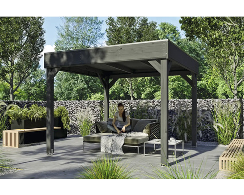 Pavillon SKAN HOLZ Toulouse 302 x 302 cm schiefergrau Holzpavillon mit Frau auf einer Couch im Garten
